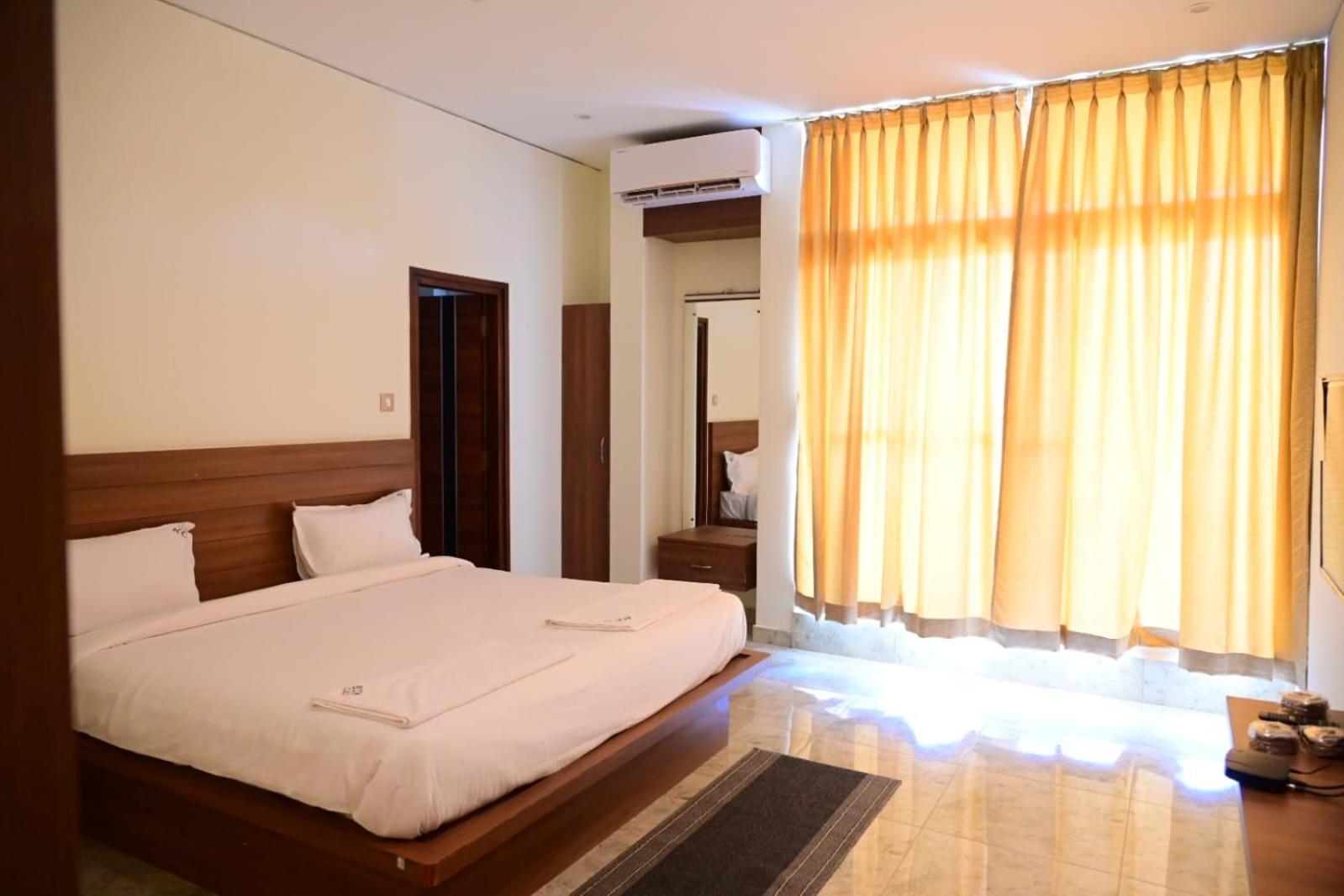 Kcg Residency Hotel ไมซอร์ ภายนอก รูปภาพ